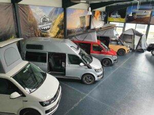 Blick in unseren Showroom mit mehreren Campern