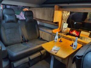 Innenausbau Volkswagen Transporter schwarz