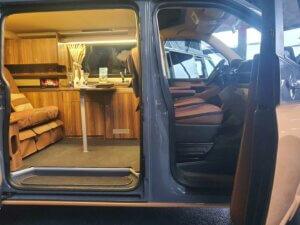 Innenausbau Volkswagen Transporter braun