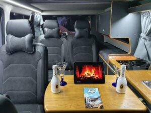 Kochnische, Tisch und Sitzflächen